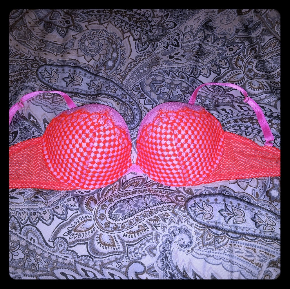 Victoria's Secret Push-Up Bra Size 34DDD